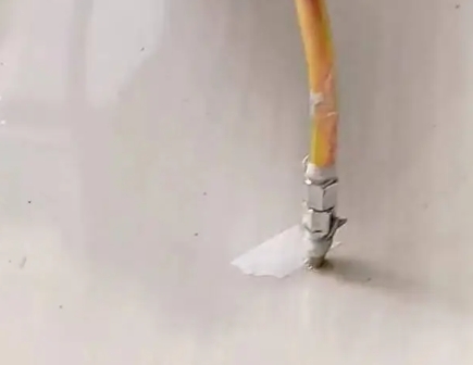 滨城瓷砖空鼓维修公司专业解答在瓷砖铺贴过程中，如果使用的砂料过粗（如全部使用了粗砂），可能会导致以下问题