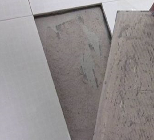 滨城瓷砖空鼓维修公司分享瓷砖铺贴时如果打浆（即涂抹在瓷砖背面和基层上的砂浆或瓷砖胶）过少，会带来以下问题